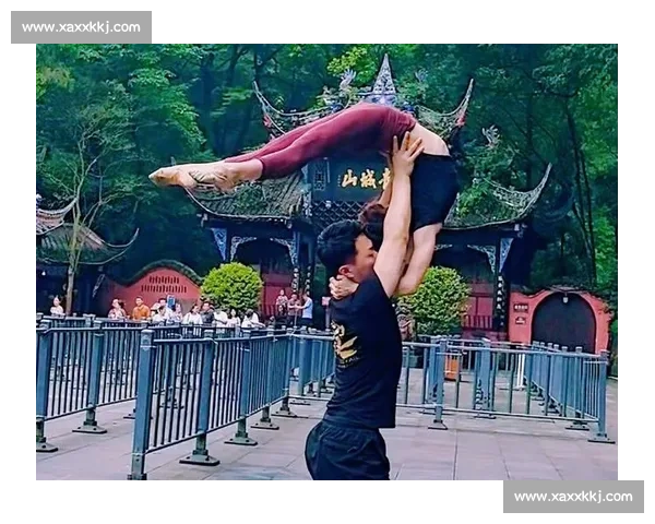 千万粉杂技夫妻暂别:16 年顶人绝技背后的颈椎危机 千万粉杂技夫妻暂别:16 年顶人绝技背后的颈椎危机